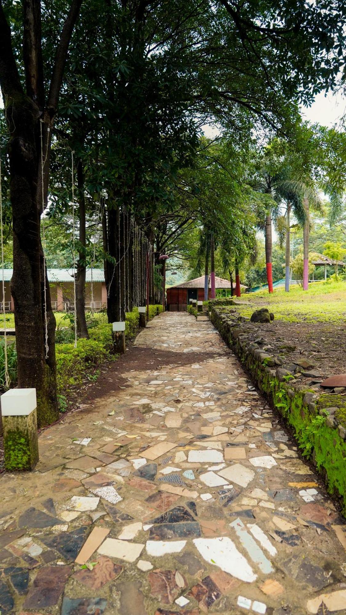 Whispering Peepul Resort Badlapur Kültér fotó